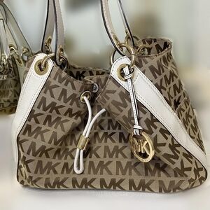 Elegant Michael Kors Monogram Shoulder Bag in Brown and White